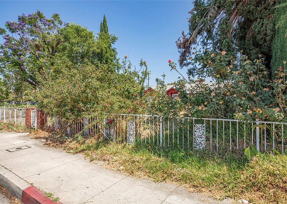 2nd image of 17337 Saticoy St
