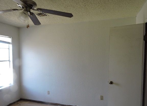 5th image of 4421 SE 38th St