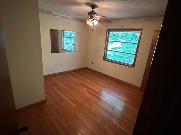 2nd image of 4759 E Railroad St