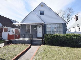 8148 259th St, Glen Oaks, NY 11004