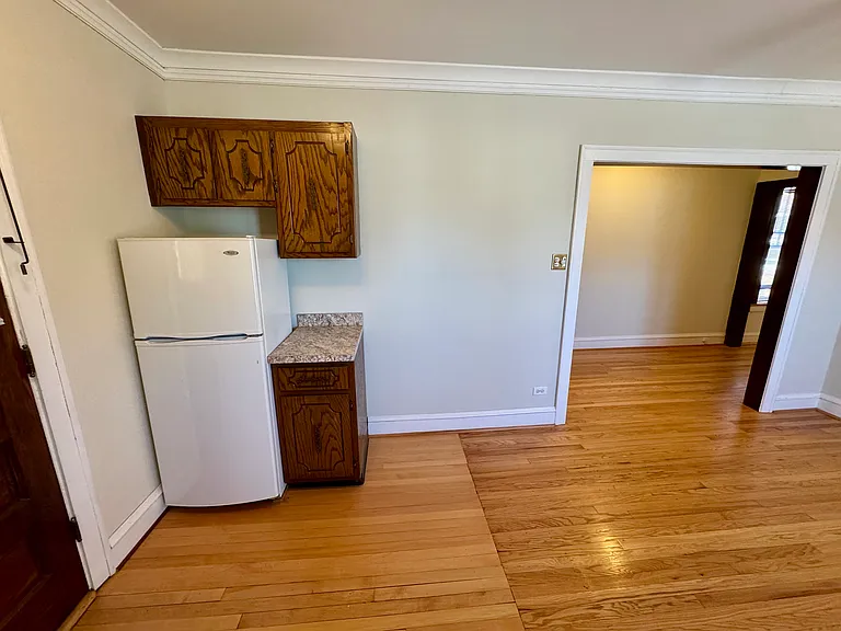 2223 W Argyle St #2 — Photo 10