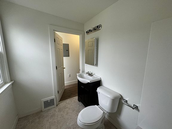 4th image of 10907 Plymouth Ave #2