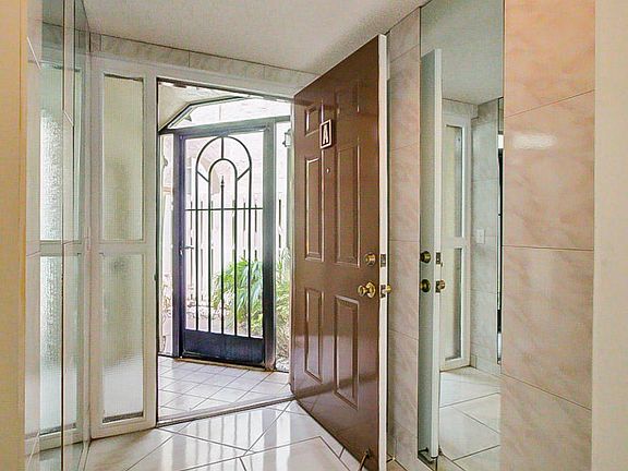 4th image of 5135 Floria Dr APT A