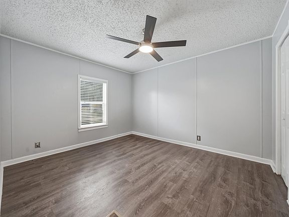 5th image of 426 E Ridge Rd