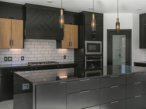 3rd image of 460 Trailwood Cir