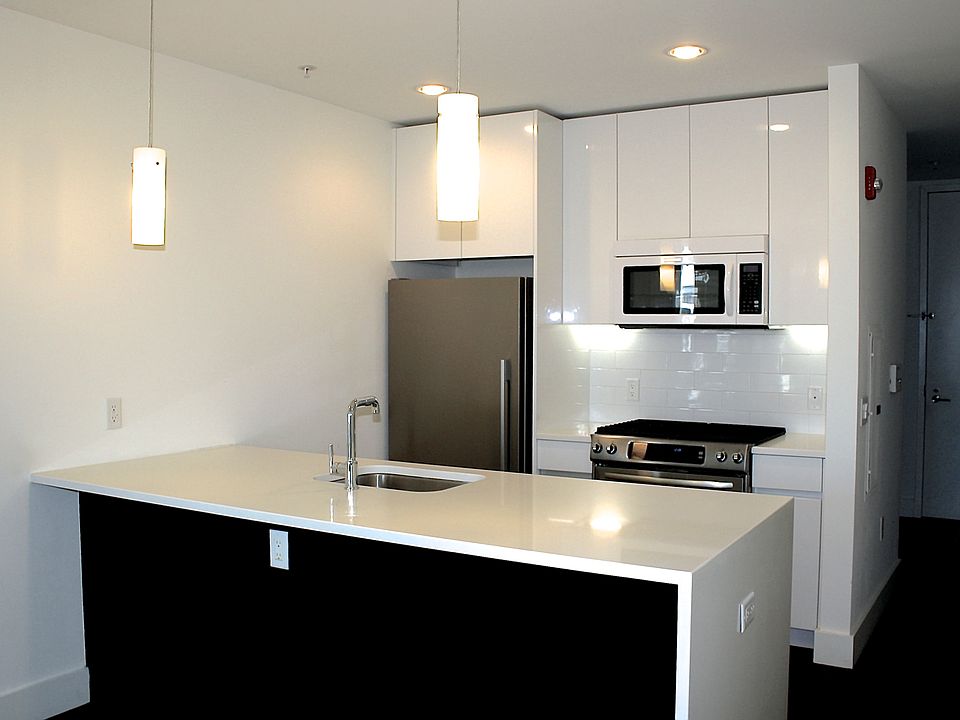 1st image of 109 Christopher Columbus Dr #4th