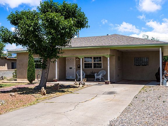 3rd image of 2712 Solano Dr NE