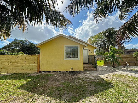 4th image of 2440 Genessee Ave
