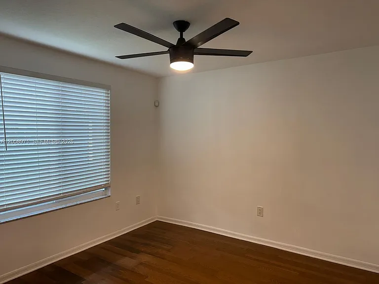401 Villa Cir #401 — Photo 12