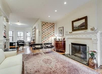 3rd image of 5801 S Blackstone Ave