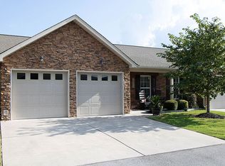 1003 Applebrook Dr, Rossville, GA 30741