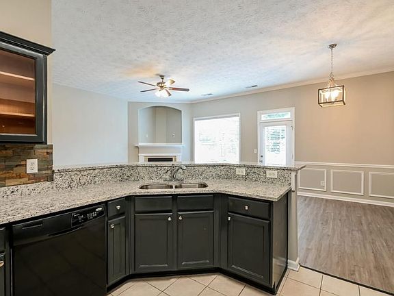 4th image of 215 Green Bridge Ct