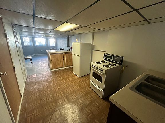 3rd image of 1427 W Belmont Ave