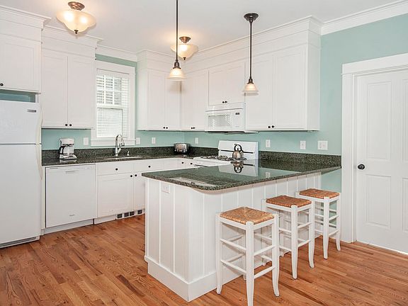 4th image of 2781 SW Anemone Ave