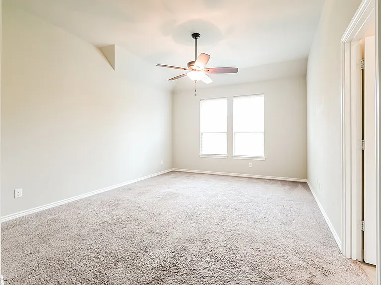 325 Strait Ln — Photo 13