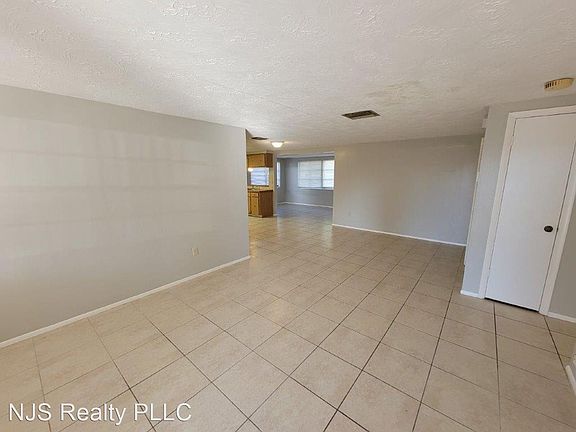 2nd image of 3315 Cincinnati Dr