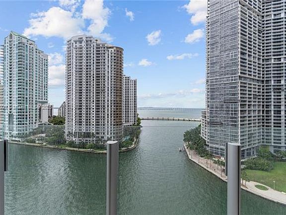 2nd image of 300 Biscayne Boulevard Way #1403