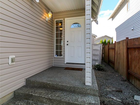 2nd image of 11115 185th Ave E