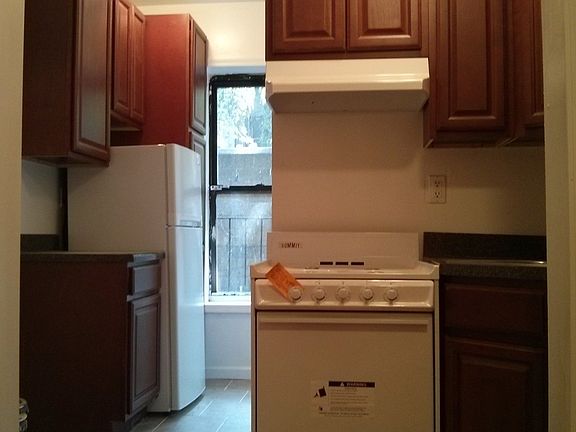 3rd image of 242 E 117th St APT 1