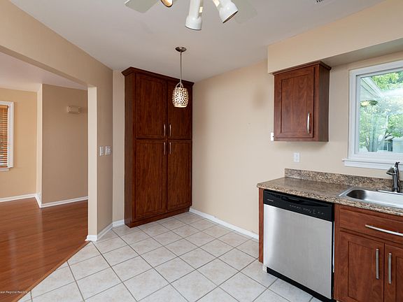 2nd image of 1501 Buckingham Cir #15