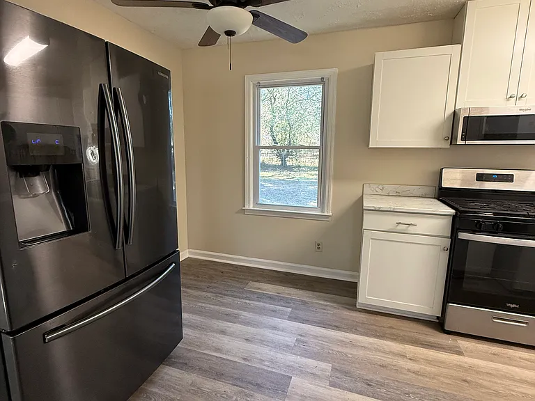 321 Orchard Ln — Photo 4