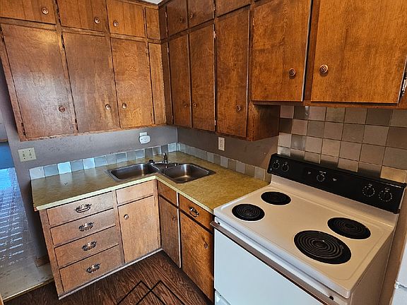 4th image of 512 1st Ave NE