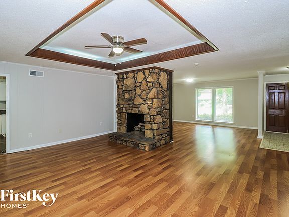 3rd image of 2350 Thornwood Ln