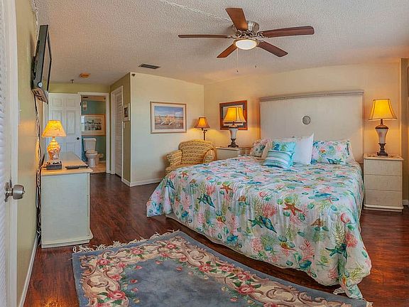 2nd image of 12901 Gulf Ln #103