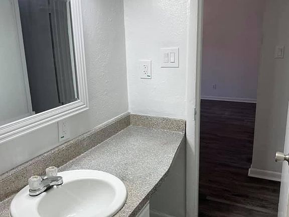 5th image of 304 Norman Dr #71