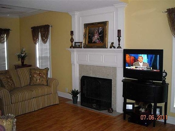 5th image of 3454 Brighton Blvd NW