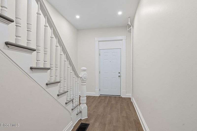 4th image of 161 6th Avenue