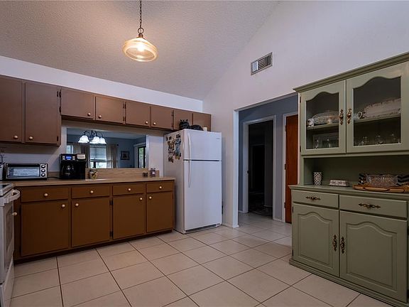 3rd image of 7913 PINEGLEN COURT #34