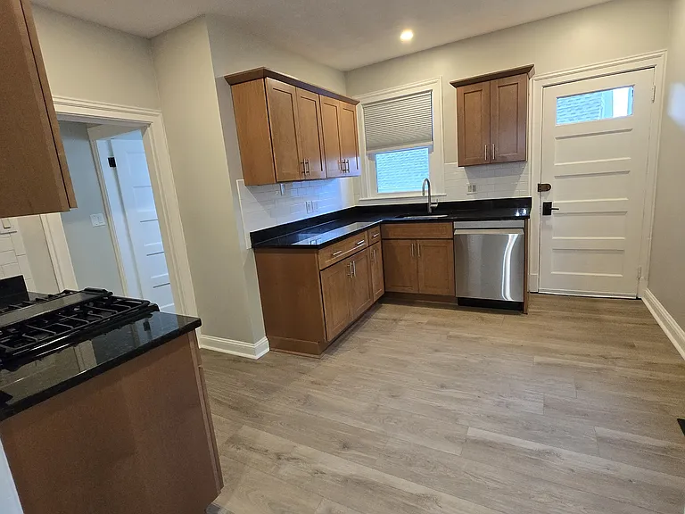 4 Woodville Ter — Photo 12