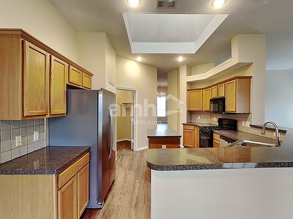 4th image of 2430 Fieldcrest Dr