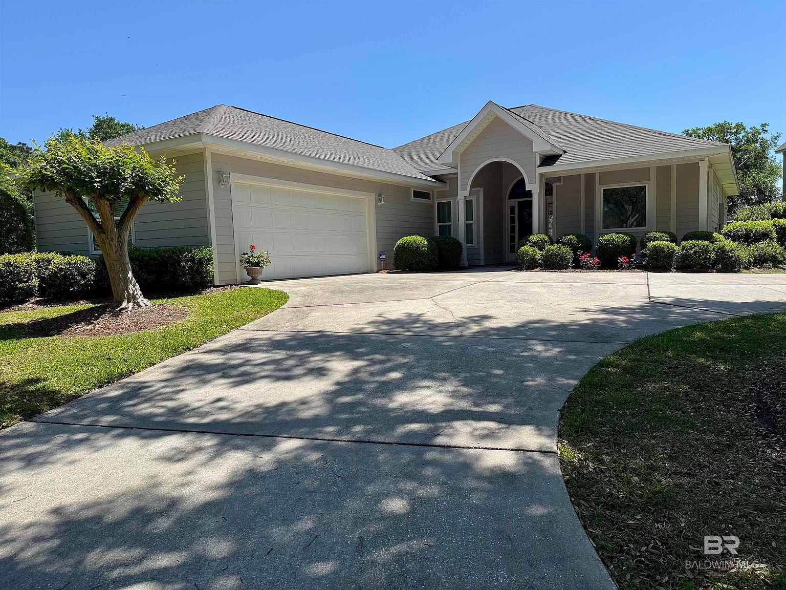 627 Pinehurst Dr