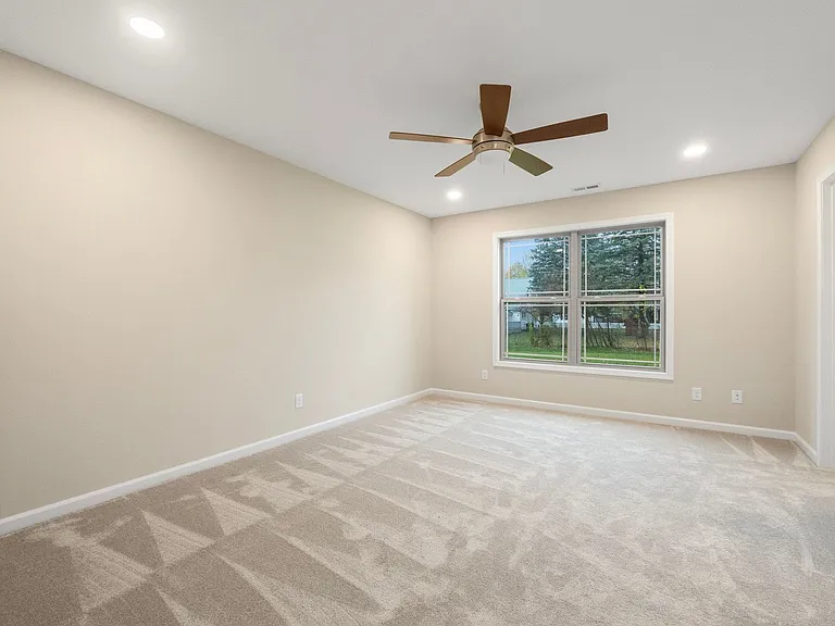 305 E Toledo St — Photo 22