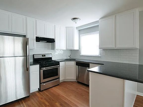 5th image of 923 Garfield St