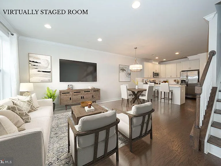 220 Charles Ellis Dr — Photo 4