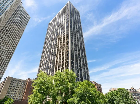 2650 N Lakeview Ave APT 4110, Chicago, IL 60614