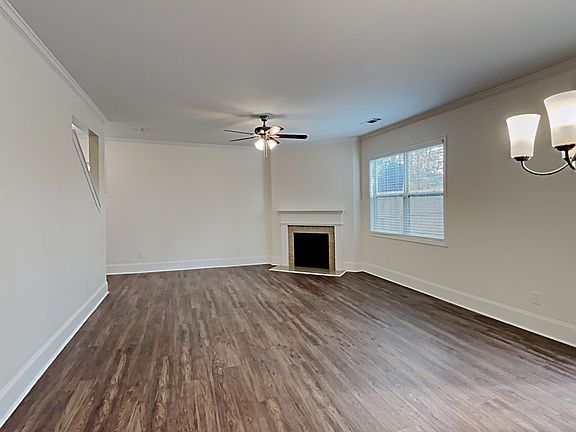 3rd image of 826 Westmoreland Ln