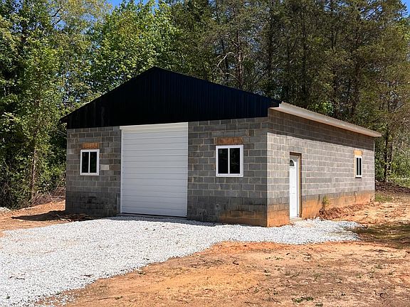 3rd image of 2107 Boxwood Farm Rd