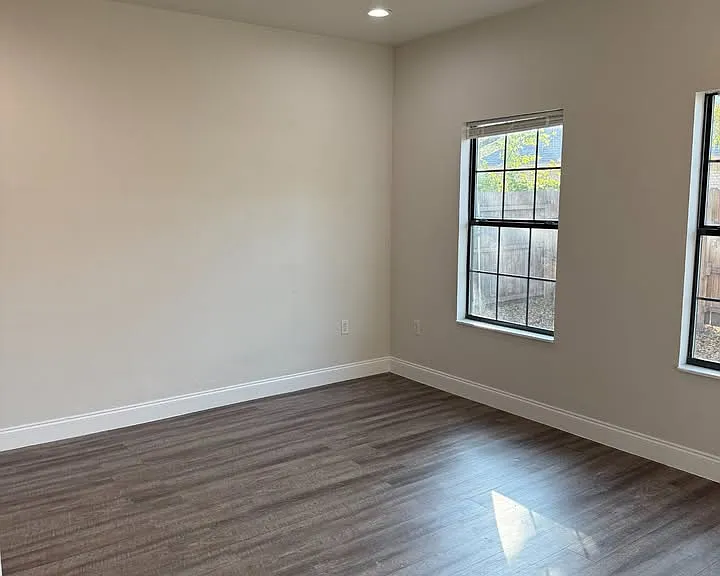 324 W Cummings St — Photo 5