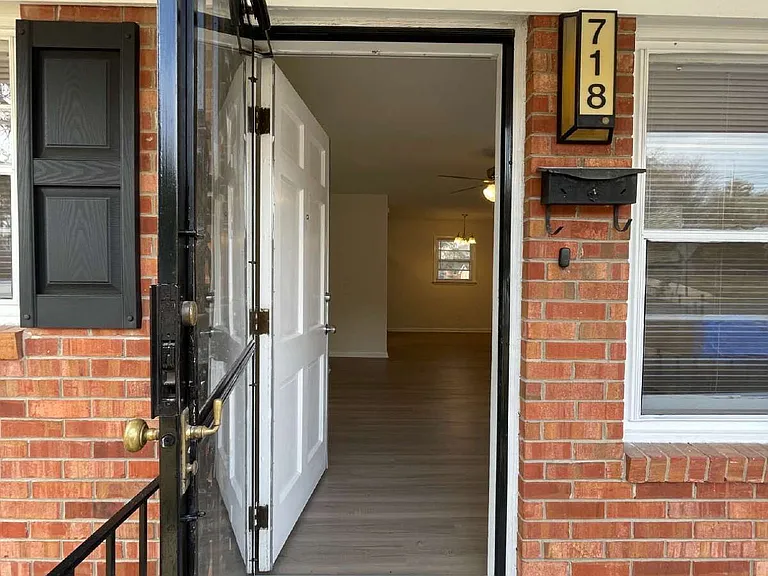 718 Dwain Dr — Photo 3