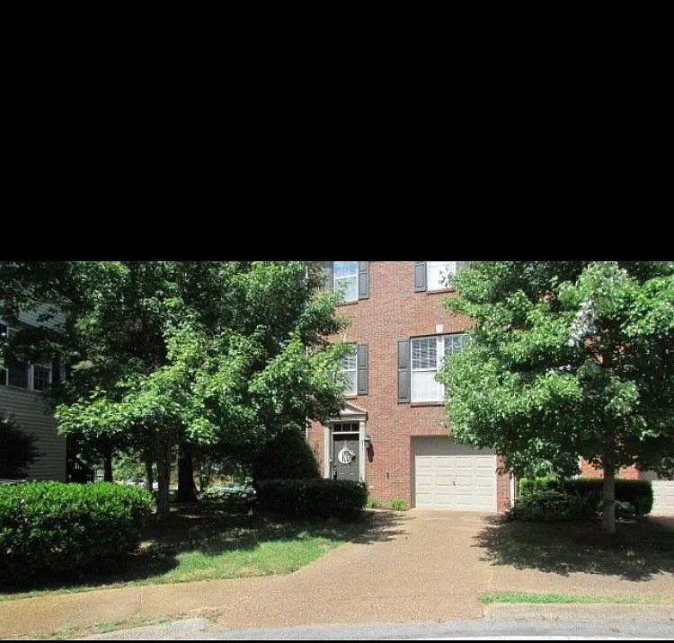 653 Huffine Manor Cir — Photo 1