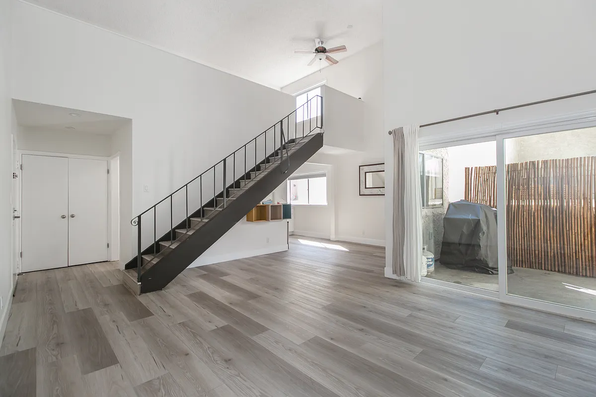Building Photo - 1339 N Columbus Ave #304