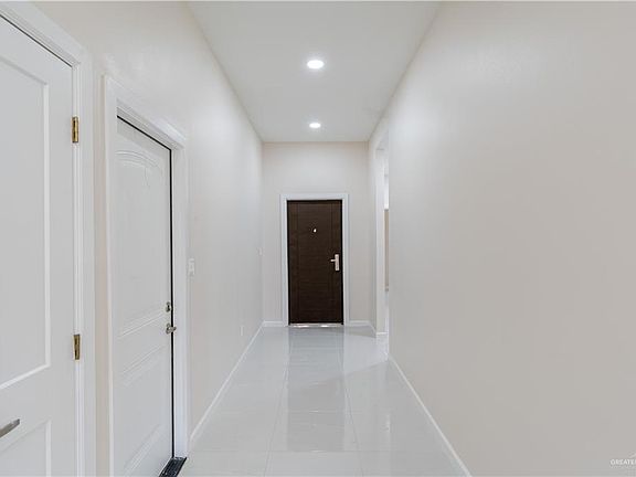 3rd image of 3513 Camellia Ave