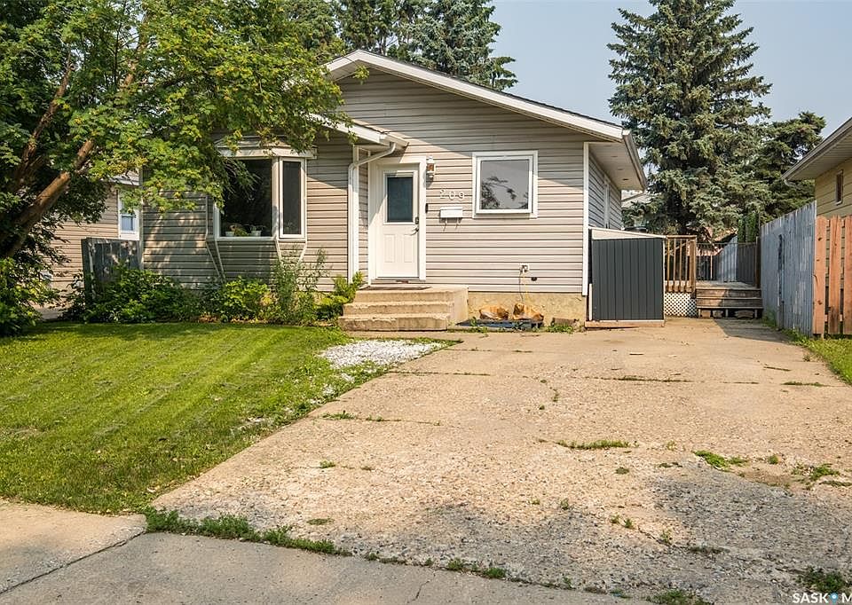 1st image of 209 Macdowall CRESCENT