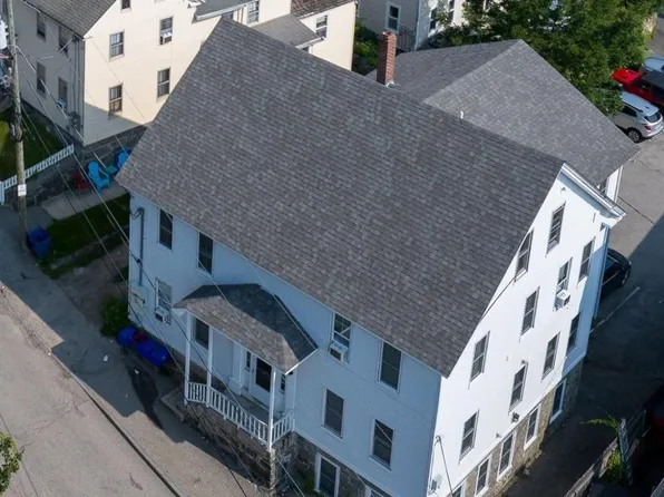 4 Chapel St, Newmarket, NH 03857