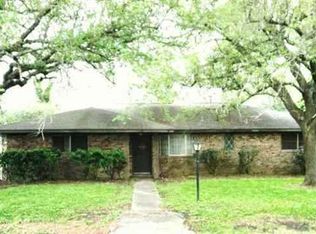 1409 Palm Dr, Winnie, TX 77665