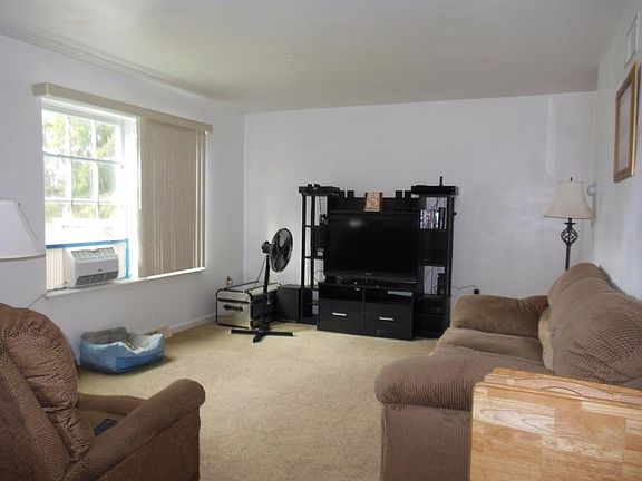 5th image of 215 Talucci Dr